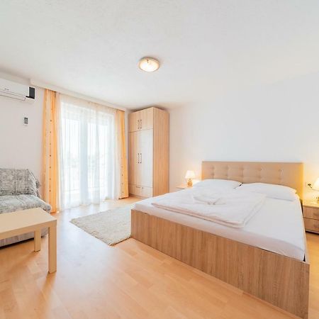 Apartmenthaus Hana 卡尔卢巴格 外观 照片