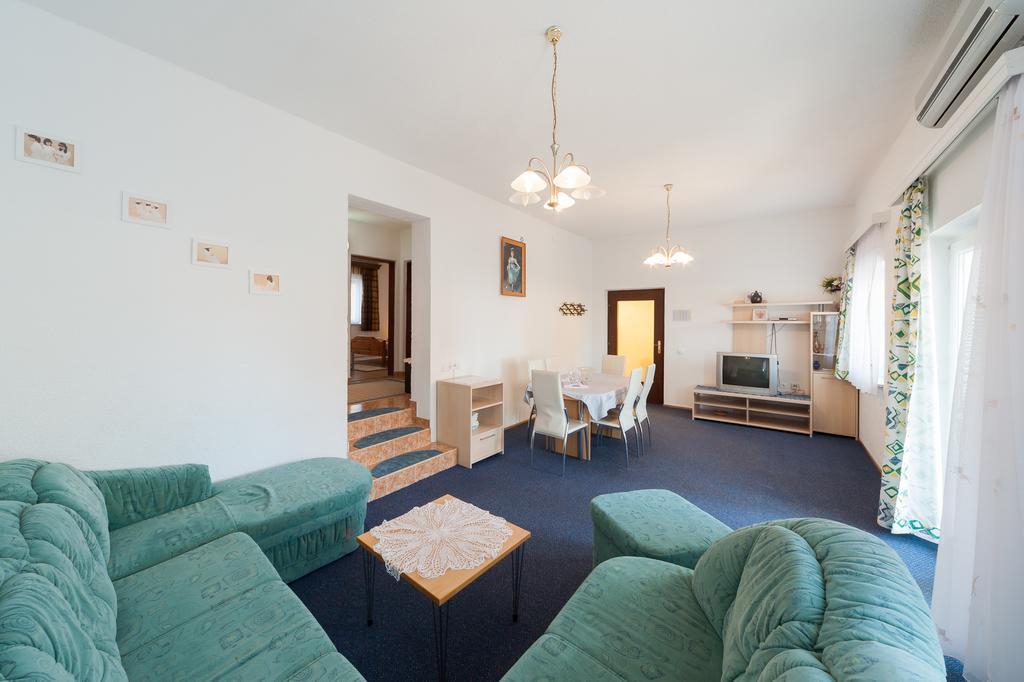 Apartmenthaus Hana 卡尔卢巴格 外观 照片