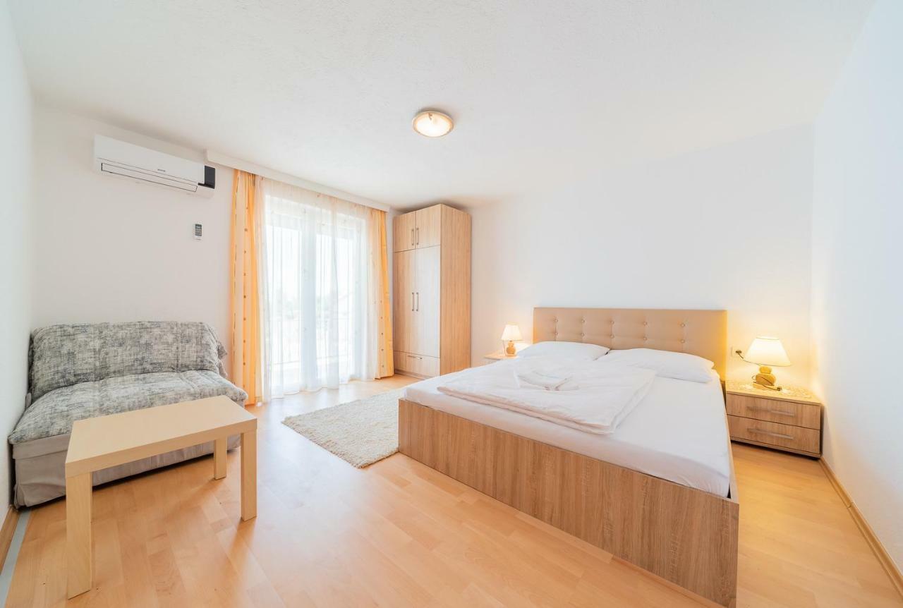 Apartmenthaus Hana 卡尔卢巴格 外观 照片